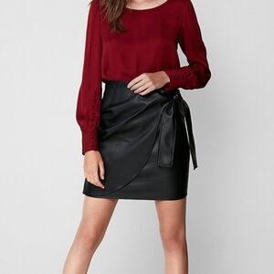NEW Express faux leather wrap mini skirt black edgy party stretch size 6P medium